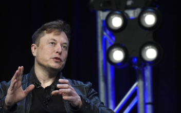 Elon Musk Rejected in Bid to Move Tesla Tweet Trial to Texas