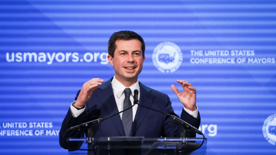 US Secretaries Speak at Conference of Mayors