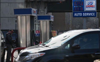 Gas Prices Drop in New Jersey, Dip Across Nation at Large