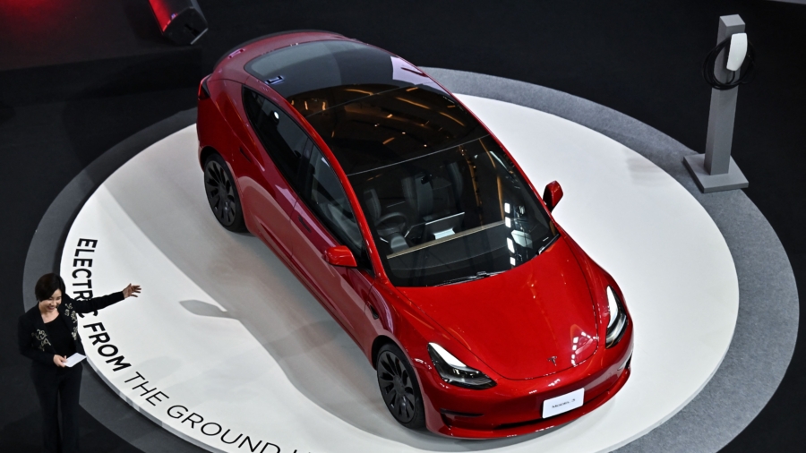 Australian Mechanics Learn Skills for EV Work