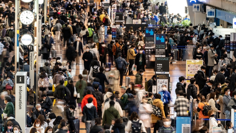 Japan Toughens Border Control for China Travelers