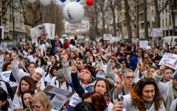 French Doctors Protest Working Conditions