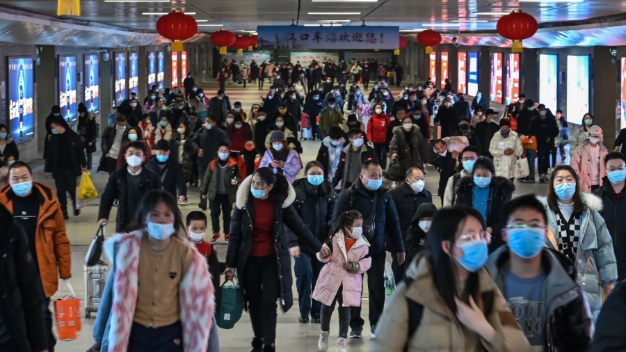 Millions of Chinese Rush Home for New Year