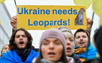 Protesters Call For More Weapons to Ukraine