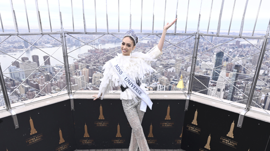 Miss Universe Visits Empire State Building