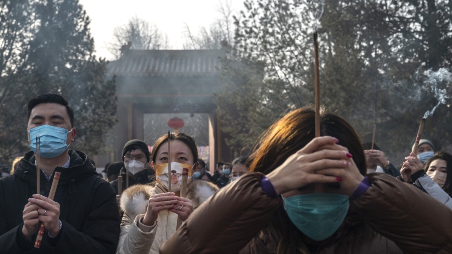 Chinese Pray for Health as COVID-19 Death Toll Rises