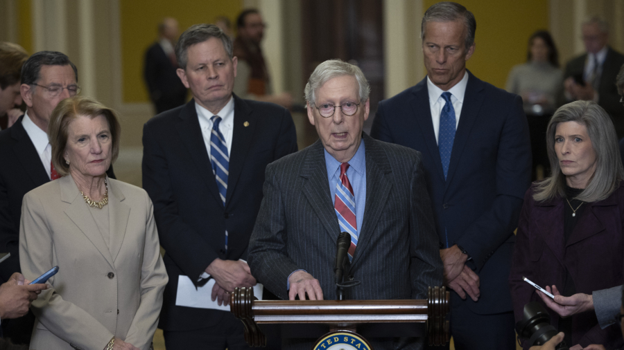 Democrats Meet Biden to Discuss Raising Debt Limit, GOP Seeks Budget Changes