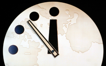 Scientists Demonstrate Latest Movement of Doomsday Clock