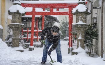 Heavy Snow Causes Havoc in Japan as Cold Snap Sweeps Through Asia