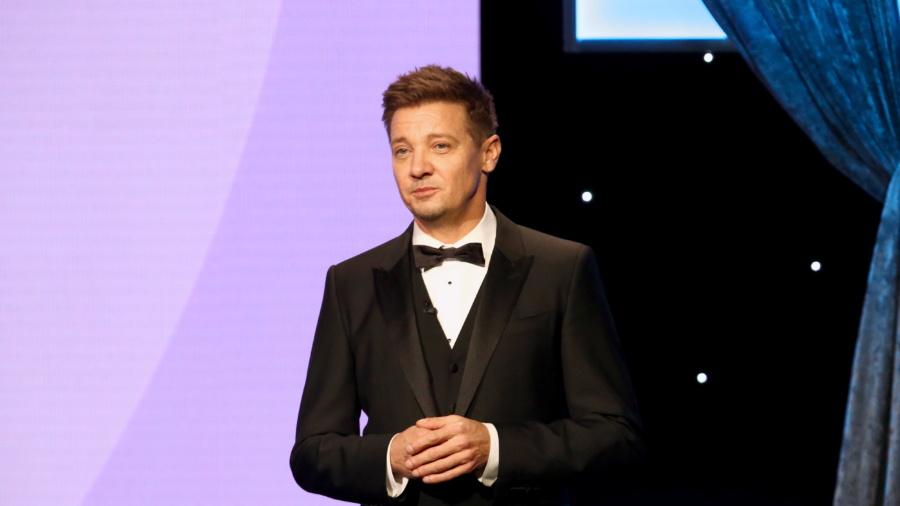 Jeremy Renner Says Broke More Than 30 Bones in Snow Clearing Accident