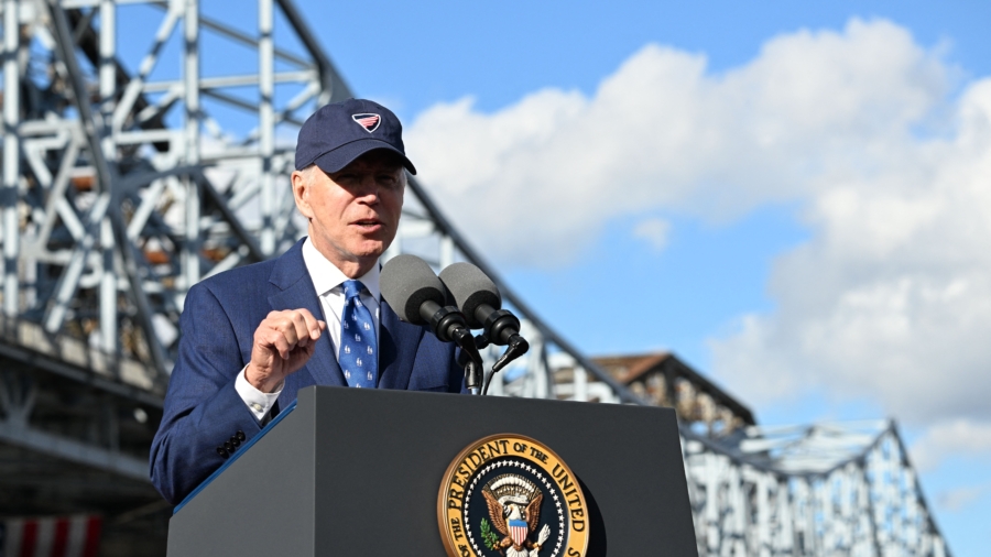 Biden Praises Bipartisanship and the Passing of Infrastructure Bill at ‘Dangerous’ Ohio River Bridge