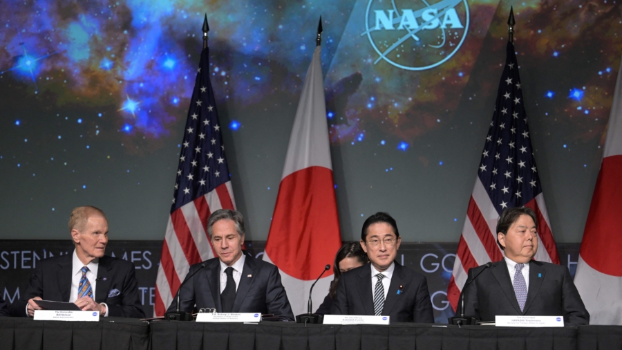 Japanese Prime Minister Fumio Kishida Visits NASA HQ