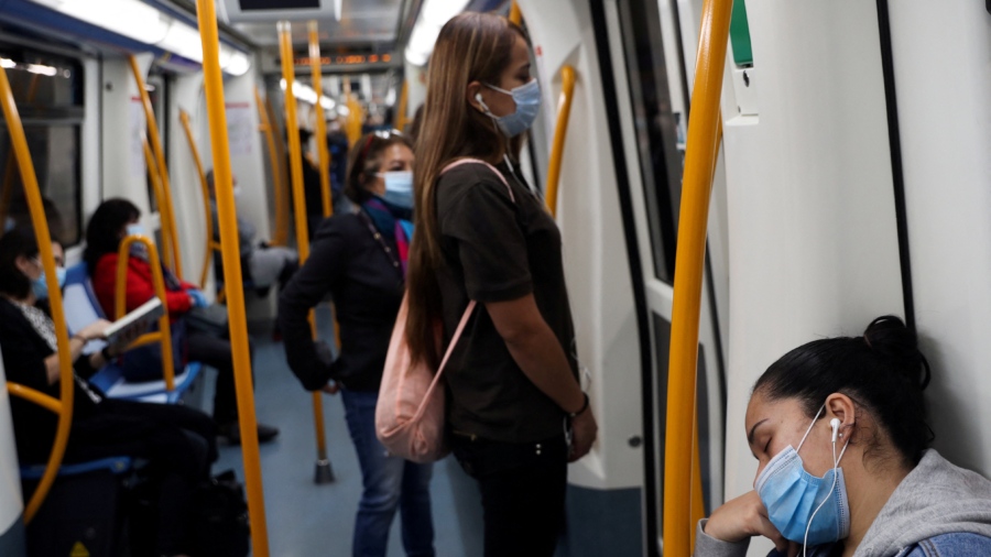 Spain to Scrap Mandatory Masks on Public Transport on Feb. 7