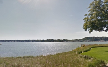 2 Michigan Girls Survive After Car With Dad Goes Into Lake