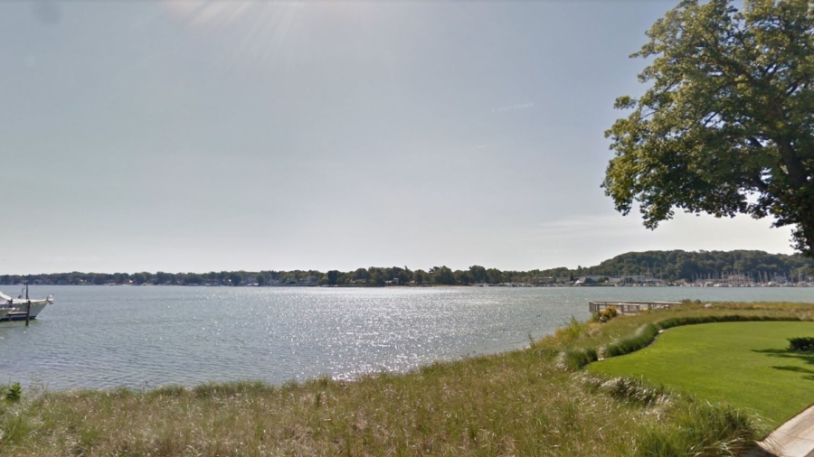 2 Michigan Girls Survive After Car With Dad Goes Into Lake