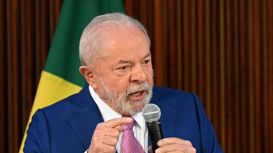 Brazilian President, Justice Minister React After Bolsonaro Supporters Breach Congress