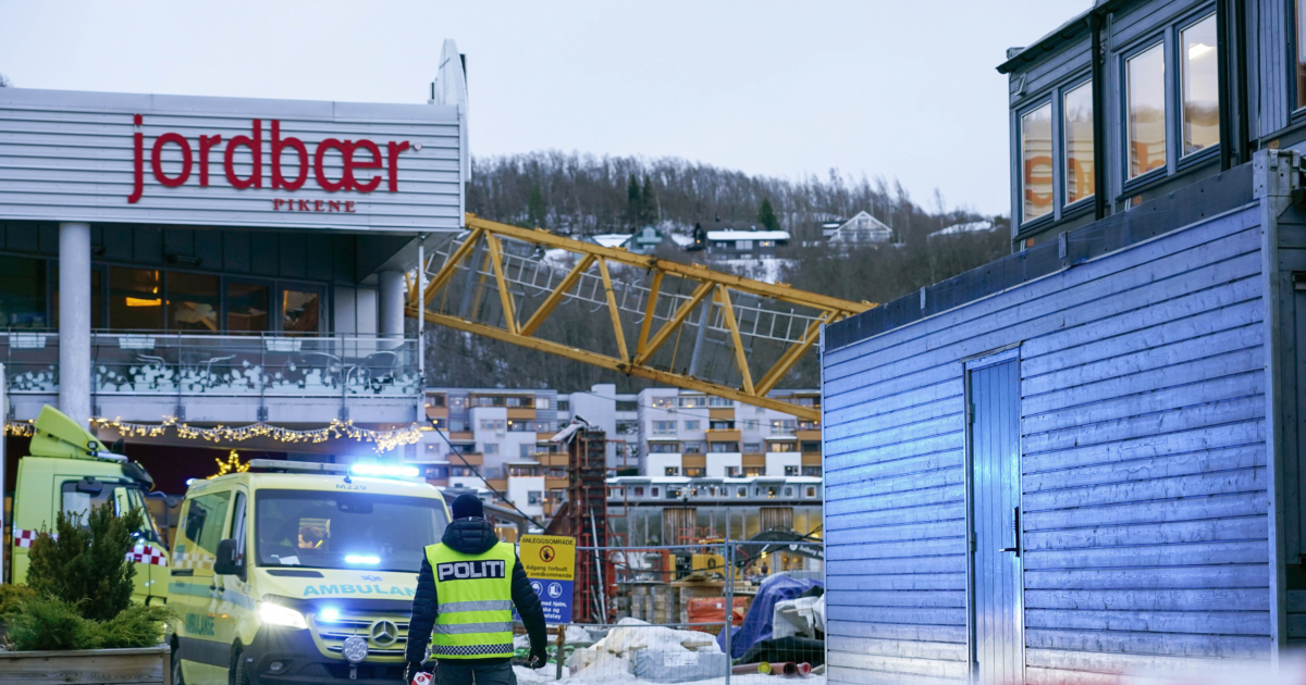 Crane Crashes Onto Mall in Norway Amid High Winds; 1 Dead NTD