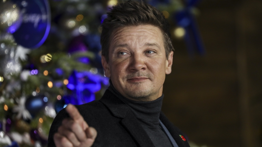 Mayor: Actor Jeremy Renner Was Aiding Stranded Car When Hurt