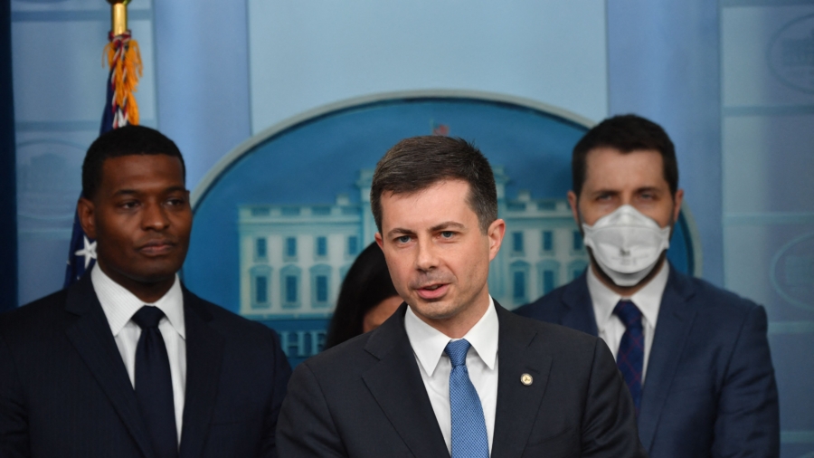 Buttigieg: Feds ‘Not Ruling Out’ Nefarious Activity That Grounded All US Flights