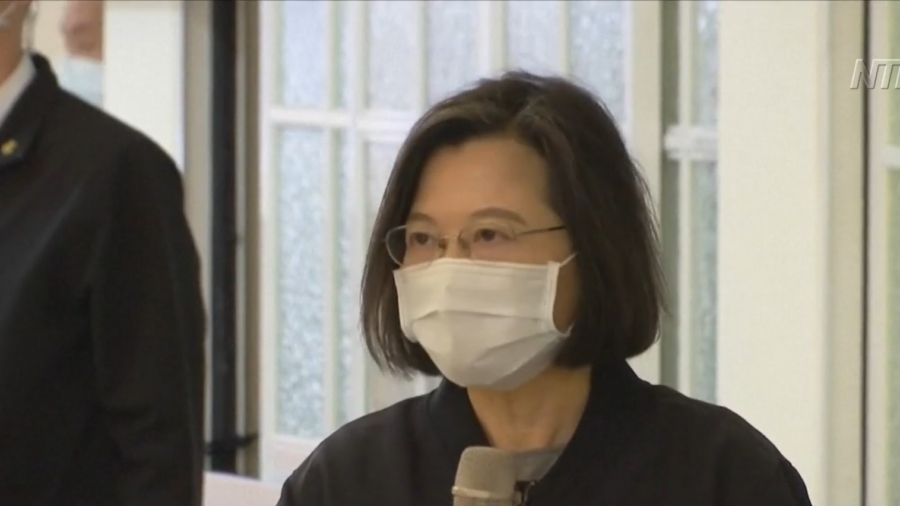 Taiwan President Encourages Armed Forces