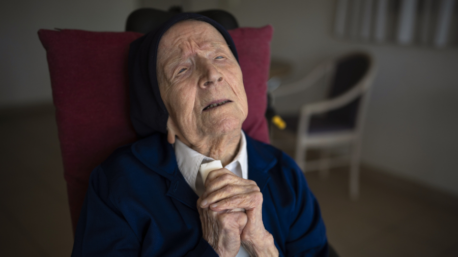 World’s Oldest Known Person, a French Nun, Dies at 118