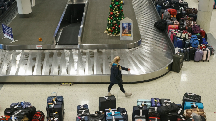 Southwest Pilots, Others to Get Bonus Pay for Working During Meltdown