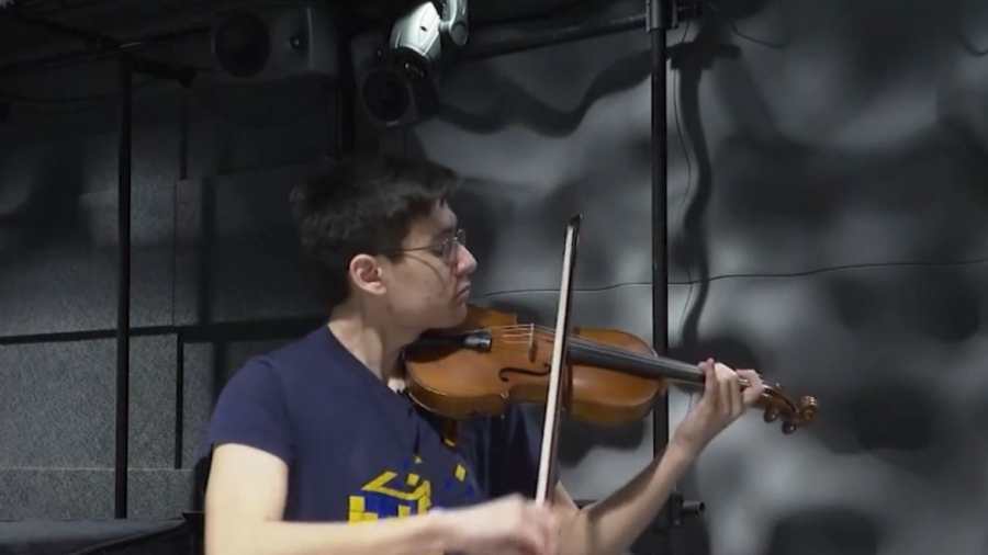 Champion Says Rubik’s Cube and Violin Go Hand in Hand
