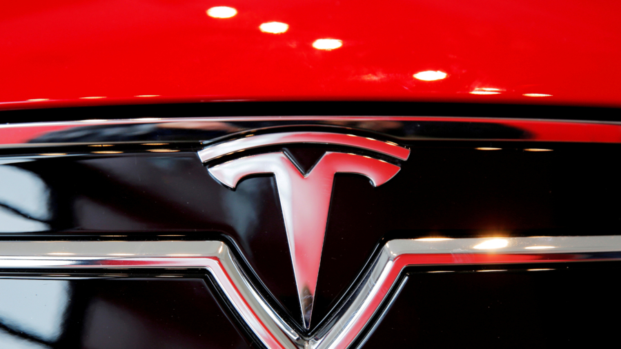 Tesla Shareholders’ Trial Begins