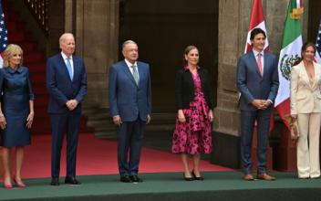 Biden, Trudeau Arrive at Mexican National Palace for Summit