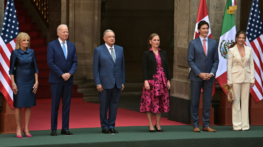 Biden, Trudeau Arrive at Mexican National Palace for Summit