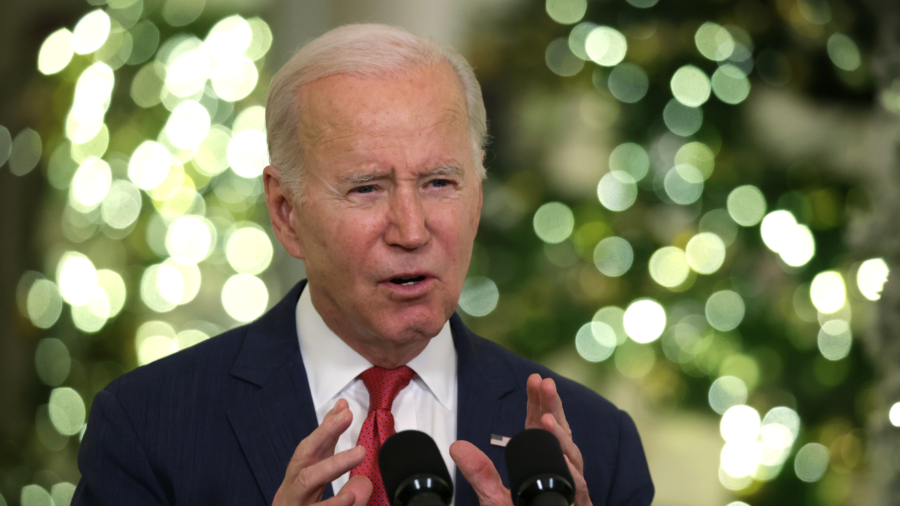 Biden Greets NBA’s Golden State Warriors at White House
