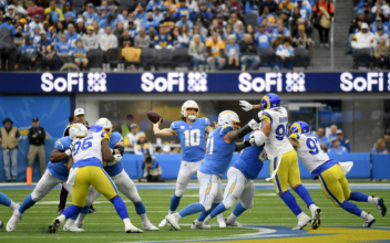 Chargers Win Battle for Los Angeles 31–10 Over Rams