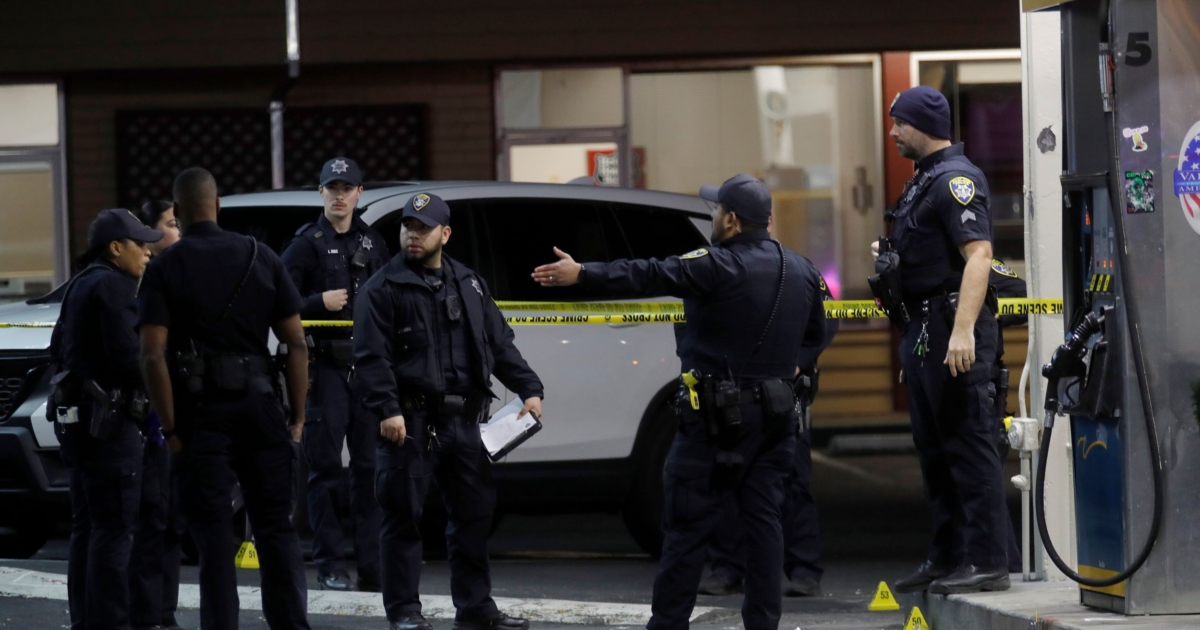 Shootout At Oakland Gas Station Kills 1 Wounds 8 People Ntd
