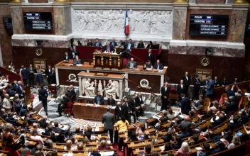 French Government to Tackle &#8216;Conspiracy Theories&#8217;