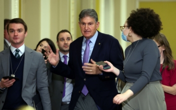 Biden’s Handling of Classified Documents ‘Totally Irresponsible,’ Manchin Says