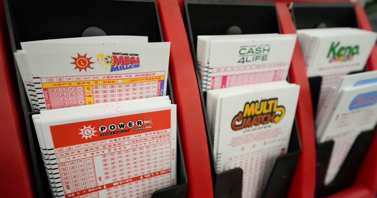 Mega Millions Jackpot Climbs To $940 Million After No Winner | NTD