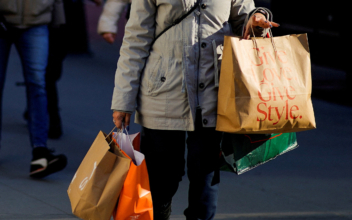 Heavy Discounts Drive Record US Online Holiday Spending: Report