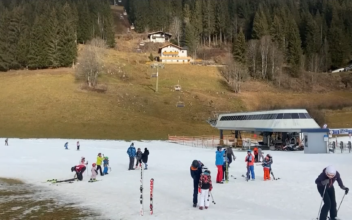 Skiers Return to Arlberg Amid High Inflation