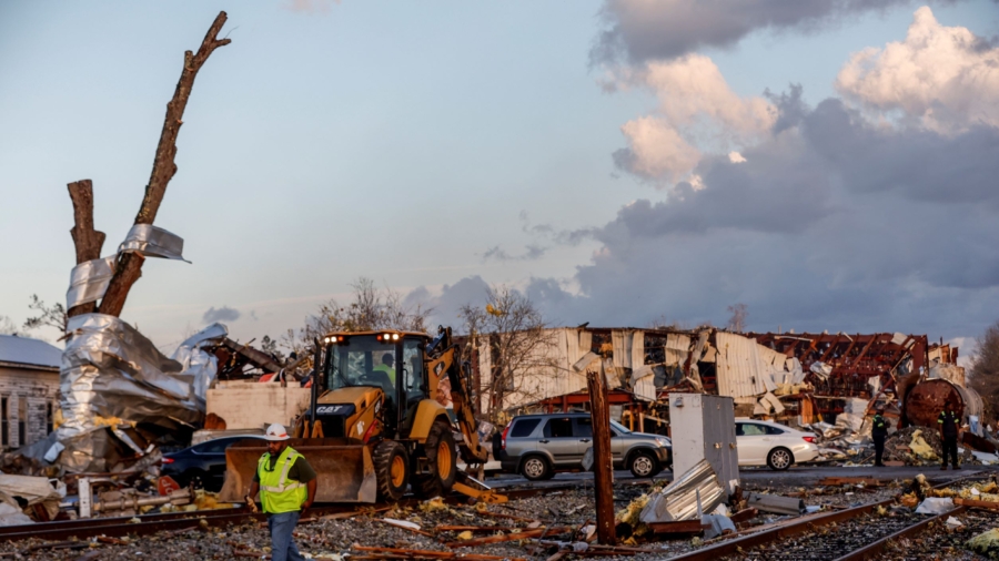 Storms, Tornadoes Hit Southern States