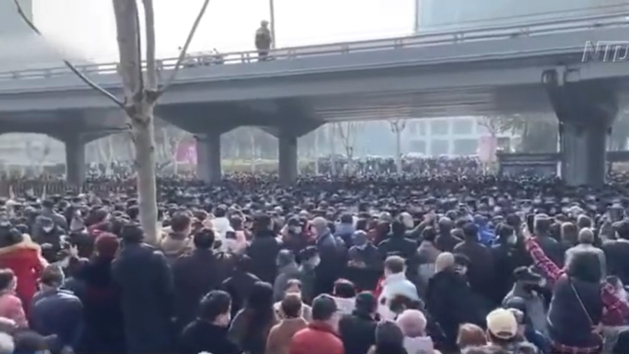 2nd Protest Against Medical Benefit Cuts in Wuhan