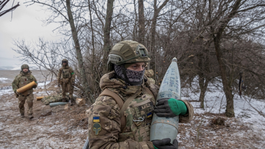 Moscow Intensifies Winter Assault, Kyiv Expects New Offensive