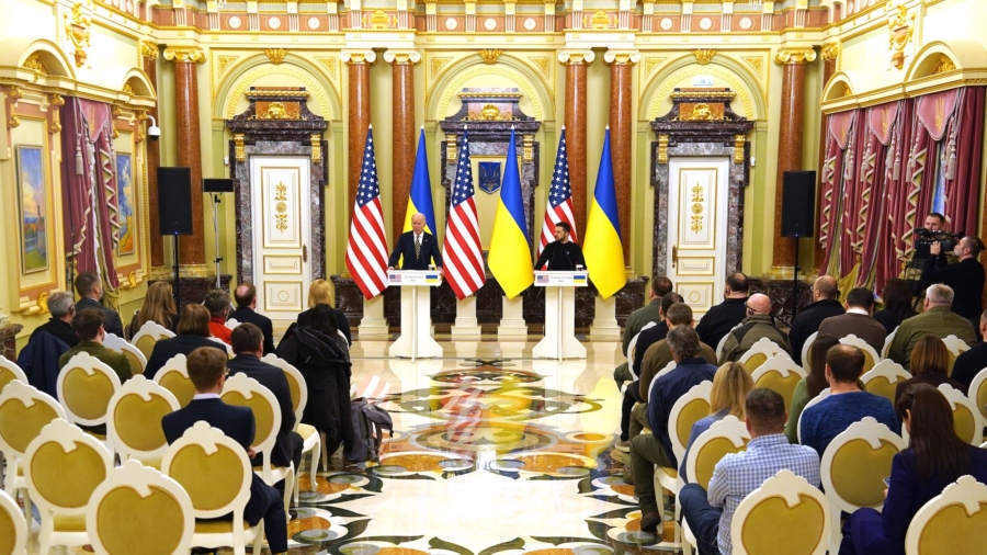 Sneaking a President Into a Warzone: Details Behind Secret Plans for Biden’s Ukraine Visit