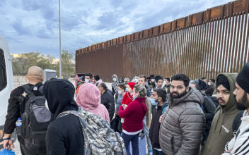 ‘8,000 a Day, That’s History in the Making’: Todd Bensman on Border Crisis