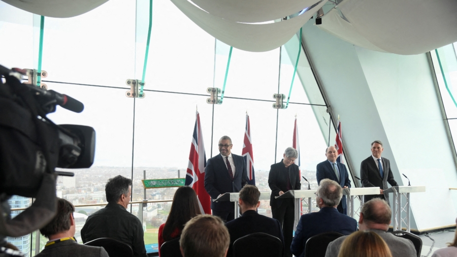 Australia, UK Ministers Hold Bilateral Talks