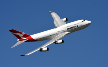 Boeing Associates Watch Final 747 Jet Depart