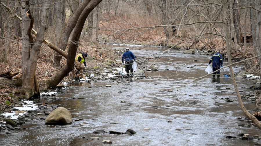 Ohio Governor Says Municipal Water in East Palestine Safe to Drink After Train Derailment