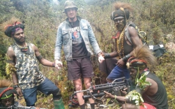 Papua Rebels Release Videos Showing Kidnapped New Zealand Pilot Alive