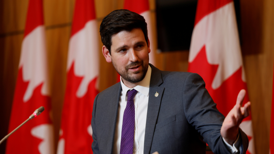 Canadian Lawmakers Back Resettlement of 10,000 Uyghur Muslims