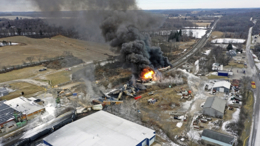 Officials Urge Evacuation Near Derailment, Fearing Explosion