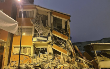 Powerful Quake Kills at Least 560 People in Turkey, Syria